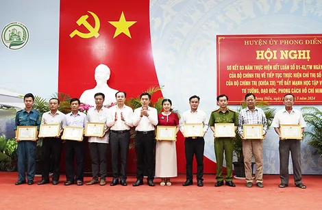 Đảng bộ huyện Phong Điền thi đua làm theo gương Bác