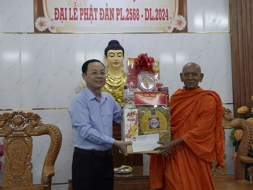 Lãnh đạo thành phố chúc mừng Đại lễ Phật đản