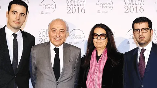 Người phụ nữ giàu nhất thế giới sống giản dị, hào phóng với cộng đồng