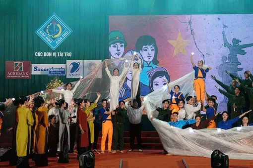 Những “bông hoa nghệ thuật” ở Trường Ðại học Cần Thơ