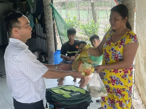 Thầy Lành làm việc thiện