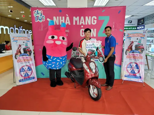 Saymee trao 10 chiếc xe máy tay ga SYM Elite 50 cho khách hàng trúng thưởng trong chương trình “Xài sim Saymee trúng xe mỗi tuần”