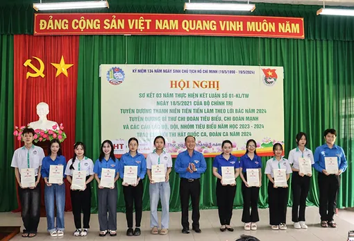 Tuyên dương 26 thanh niên tiên tiến làm theo lời Bác