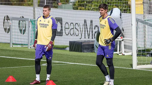 Cơn đau đầu dễ chịu của HLV Ancelotti