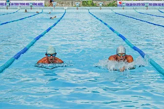 Quận Ninh Kiều phát động tập luyện môn bơi, phòng, chống đuối nước