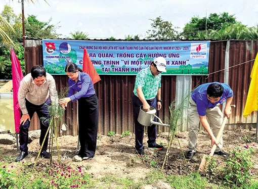 Thi đua chào mừng Ðại hội