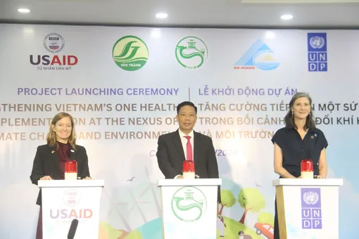 Khởi động dự án “Tăng cường tiếp cận Một sức khỏe
trong bối cảnh biến đổi khí hậu và môi trường” tại TP Cần Thơ và An Giang