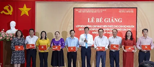 36 cán bộ nguồn quy hoạch cấp ủy cấp huyện được bồi dưỡng, cập nhật kiến thức