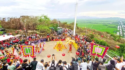 Lễ phục hiện rước tượng Bà Chúa Xứ núi Sam