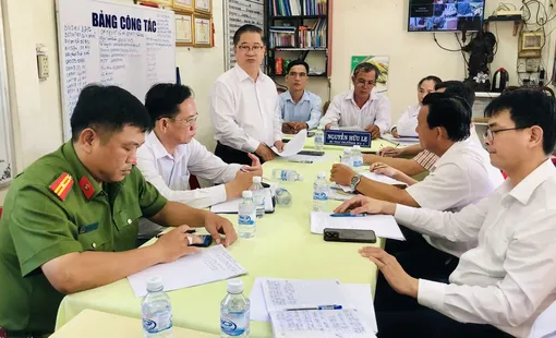 Đồng chí Trần Việt Trường, Phó Bí thư Thành ủy, Chủ tịch UBND thành phố dự họp lệ với Chi bộ khu vực 1, phường Hưng Phú