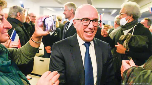 Diễn biến bất ngờ trên chính trường Pháp