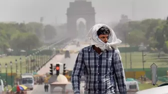 Nắng nóng tiếp tục thiêu đốt thủ đô Ấn Độ