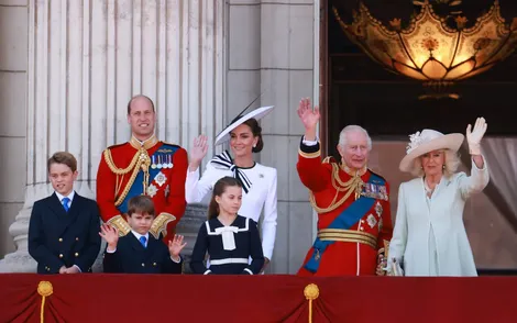 Lễ rước quân kỳ mừng sinh nhật Vua Charles III của Anh