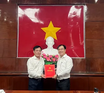 Điều động ông Lê Thanh Hoà, Phó Hiệu trưởng Trường Chính trị TP Cần Thơ, làm Phó Viện trưởng Viện Kinh tế - Xã hội TP Cần Thơ
