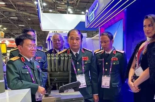 Vietnam attends largest int’l land, air-land defence, security exhibition in Paris
