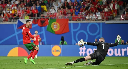 Chiến thắng nghẹt thở cho các “ông lớn”