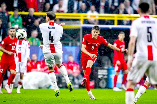 Bàn thắng để đời của sao trẻ Thổ Nhĩ Kỳ