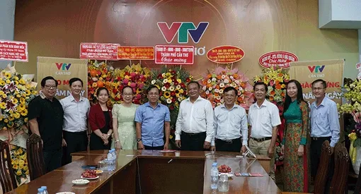 Lãnh đạo thành phố thăm, chúc mừng các cơ quan báo chí