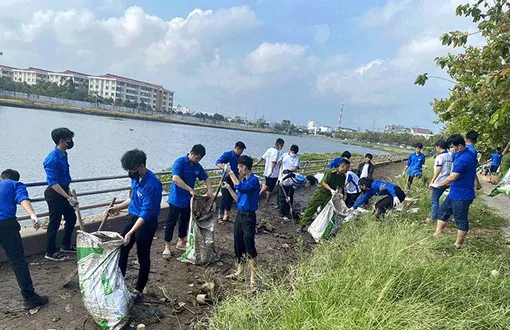 Thanh niên tham gia bảo vệ môi trường