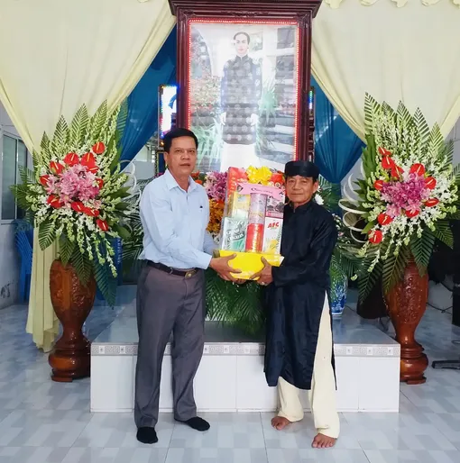 Lãnh đạo Ban Tôn giáo thăm, chúc mừng Ngày Khai đạo Phật giáo Hòa Hảo