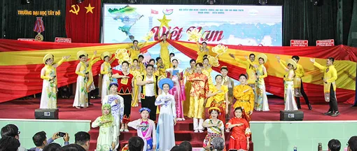 Hội thi văn nghệ truyền thống Trường Đại học Tây Đô