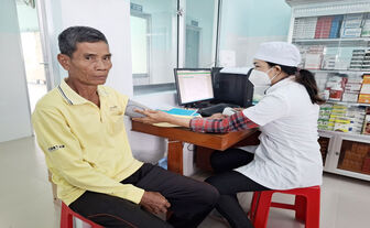 កៀរ​គរ​ប្រ​ជា​ជន​ចូល​រួម​ធានា​រ៉ាប់​រង​សុខា​ភិបាល​