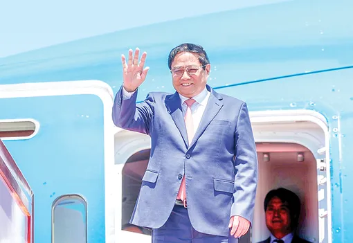 Thủ tướng Phạm Minh Chính tới Trung Quốc bắt đầu tham dự Hội nghị WEF Đại Liên