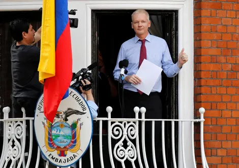 Nhà sáng lập WikiLeaks nhận tội để đổi lấy tự do