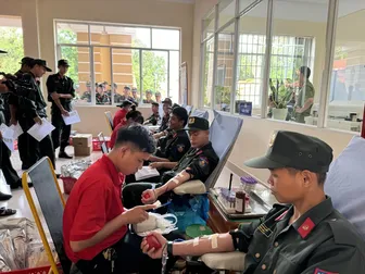 Ra quân Chiến dịch Thanh niên Cảnh sát cơ động tình nguyện hè