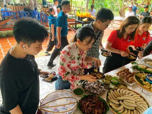 Độc đáo tour “Cây chuối - giữ hồn quê làng Việt”