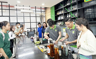 ចុះ​កិច្ច​ព្រម​ព្រៀង​សហ​ការ​ជម្រើស​សិស្ស​ បណ្តុះ​បណ្តាល​និង​ផ្តល់​ប្រ​ភព​ធន​ធាន​មនុស្ស​