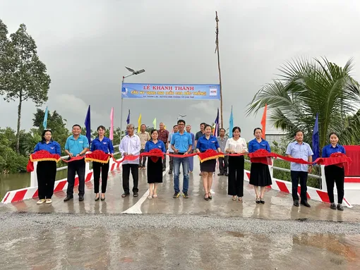 Nỗ lực vận động xã hội hóa xây dựng cầu, đường giao thông
