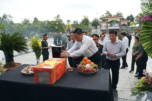 Tổ chức lễ truy điệu, an táng hài cốt liệt sĩ