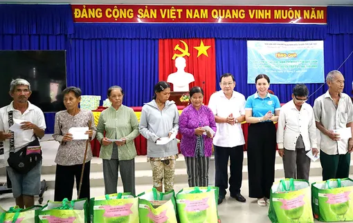 Bàn giao Mái ấm tình thương, tặng quà cho phụ nữ và học sinh ở tỉnh Trà Vinh