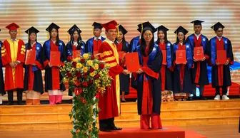 Trường Đại học Y Dược Cần Thơ trao bằng tốt nghiệp cho 1.565 tân khoa