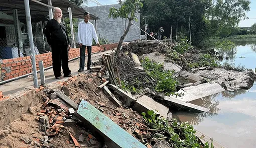 Sạt lở đường giao thông, đi lại khó khăn