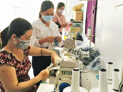 Chăm lo, hỗ trợ phụ nữ thoát nghèo