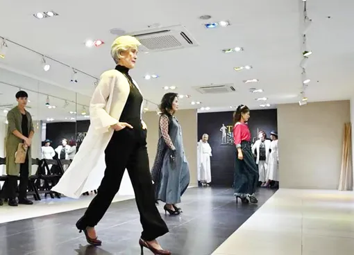 Người mẫu U70 ở Hàn Quốc