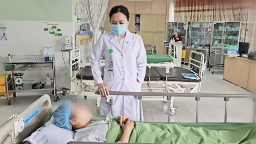 Biến chứng do phẫu thuật tạo má lúm đồng tiền 5 năm trước