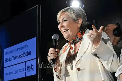 Bà Tomasdottir nhậm chức Tổng thống Iceland