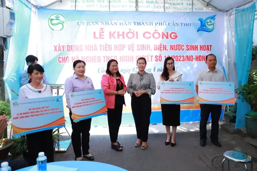 142 hộ nghèo được hỗ trợ xây dựng nhà tiêu hợp vệ sinh, điện, nước sinh hoạt