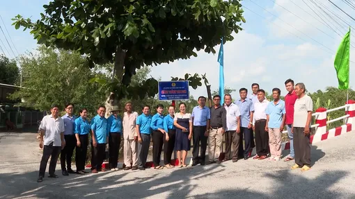 Gắn biển công trình thi đua