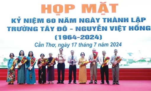 Ký ức Trường Tây Đô - Nguyễn Việt Hồng