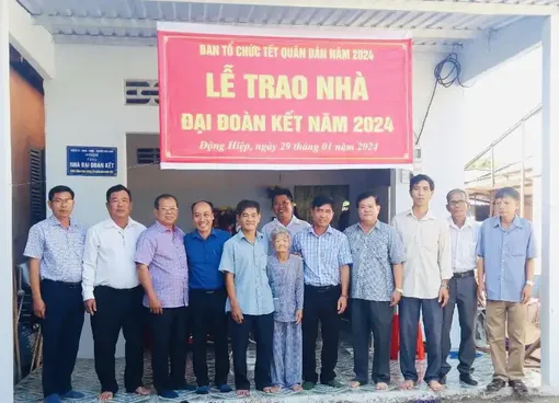 Đoàn viên, hội viên và nhân dân hiến trên 12.600m2 đất xây dựng
đường giao thông