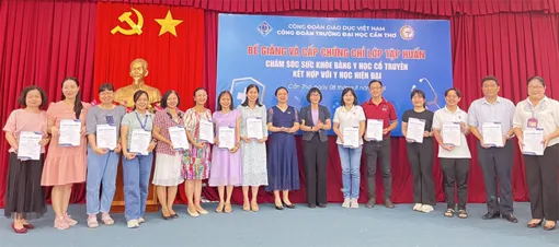 Học chữa đau vai gáy, mất ngủ bằng y học cổ truyền kết hợp y học hiện đại tại Cần Thơ