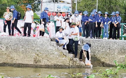 Phát triển nuôi gắn với bảo vệ nguồn lợi thủy sản