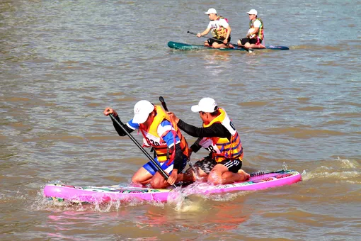 Gần 500 VĐV tham gia đua thuyền ván SUP lần III