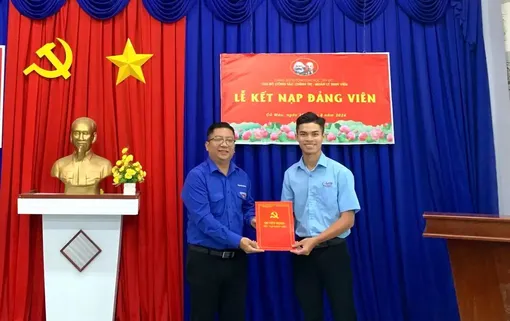 Kết nạp đảng viên cho 5 sinh viên ngay trong Chiến dịch “Mùa hè xanh”