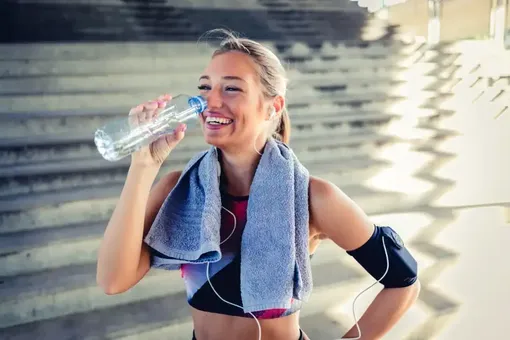 Nước điện giải là gì? Tại sao phải bổ sung nước bù điện giải?