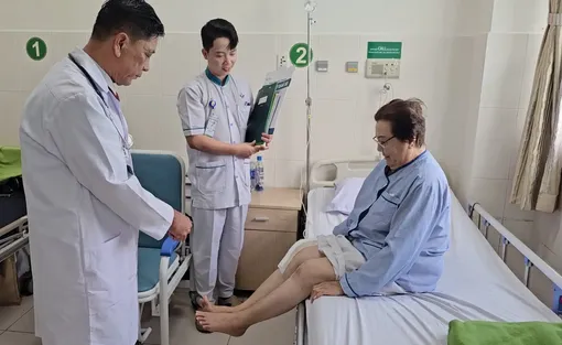 Hết trẹo chân, đi đứng loạng choạng sau thay khớp gối